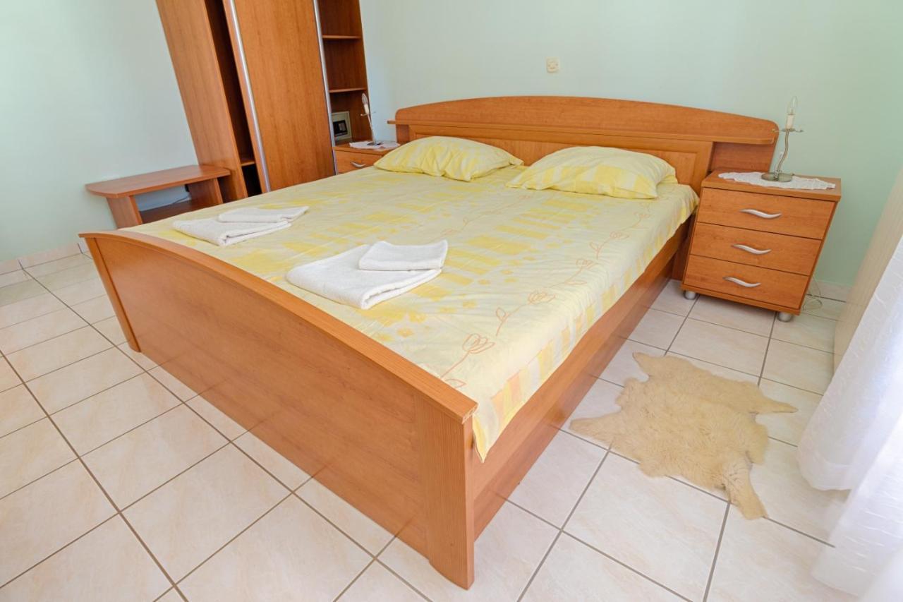 Arka Apartment Stara Novalja Exterior photo