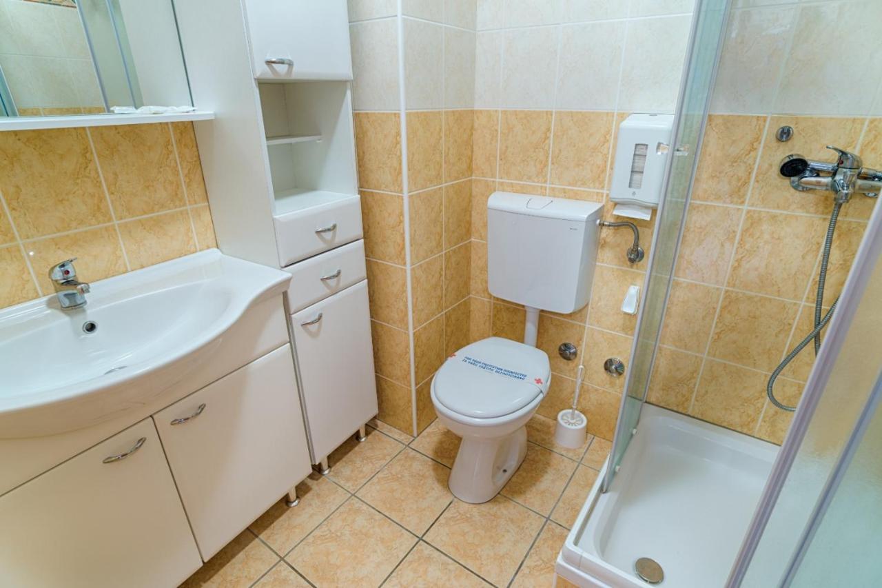 Arka Apartment Stara Novalja Exterior photo